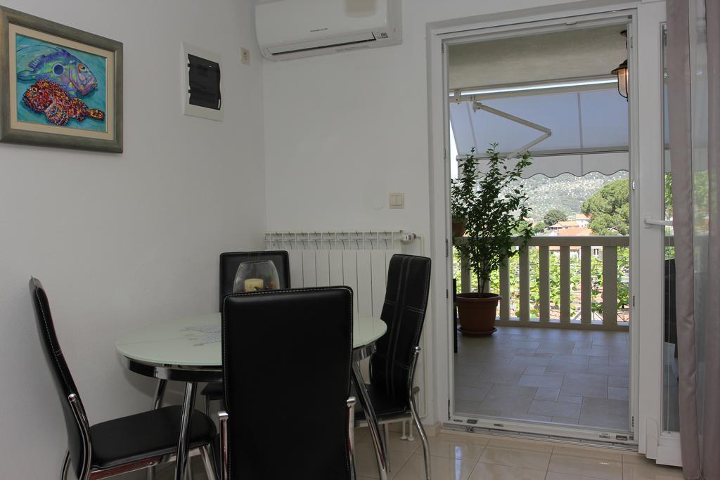 Holiday House Pine Tree Nerezisca Kültér fotó