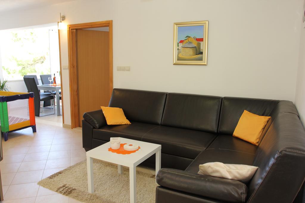 Holiday House Pine Tree Nerezisca Kültér fotó